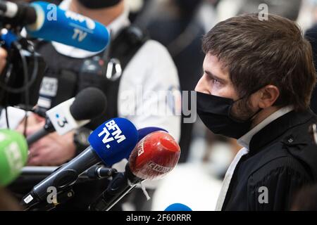 Paris, Frankreich. März 2021, 29th. Der Anwalt der Opfer des Mediators Charles Joseph-Oudin im Pariser Gerichtsgebäude, Paris, am 29. März, 2021 vor der Verkündung des Urteils im sogenannten "Mediator Case", in dem das Pharmaunternehmen Servier mit Betrug und Nachlässigkeit konfrontiert wird, die mit dem Tod von Hunderten von Menschen in Zusammenhang stehen, denen trotz Sicherheitsbedenken eine Diabetes-Pille zur Gewichtsreduktion verschrieben wurde. Foto von Raphaël Lafargue/ABACAPRESS.COM Quelle: Abaca Press/Alamy Live News Stockfoto