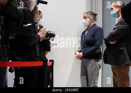 Paris, Frankreich. März 2021, 29th. Die französische Kanzlerin Irene Frachon spricht während einer Pressekonferenz am 29. März im Pariser Gerichtsgebäude in Paris. 2021 vor der Verkündung des Urteils im sogenannten "Mediator Case", in dem das Pharmaunternehmen Servier mit Betrug und Nachlässigkeit konfrontiert wird, die mit dem Tod von Hunderten von Menschen in Zusammenhang stehen, denen trotz Sicherheitsbedenken eine Diabetes-Pille zur Gewichtsreduktion verschrieben wurde. Foto von Raphaël Lafargue/ABACAPRESS.COM Quelle: Abaca Press/Alamy Live News Stockfoto