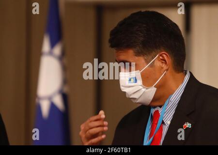 Taipei, Taipei, Taiwan. März 2021, 29th. Palau Präsident Surangel Whipps, Jr. spricht bei einer internationalen Pressekonferenz im Rahmen seines offiziellen 5-tägigen Besuchs auf der Insel mit den Medien. Mit der Ankunft seiner Delegation am 28. März wird Surangel Whipps, Jr., den taiwanesischen Präsidenten Tsai ing-wen, andere vorherrschende Beamte und Unternehmen besuchen, während während während der Pandemie Covid-19 mit Wirkung vom 1. April ein Quarantäne-freies Reiseblasenprogramm eingeführt wurde. Quelle: Daniel Ceng Shou-Yi/ZUMA Wire/Alamy Live News Stockfoto