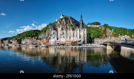 Blick auf die malerische Dinant Stadt. Belgien Stockfoto