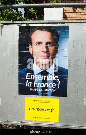 COLMAR, FRANKREICH - 28. APRIL 2017 : Wahlkampfplakate für die zweite Runde der französischen Präsidentschaftswahlen 2017. Stockfoto