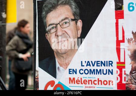 PARIS, FRANKREICH - 28. MÄRZ 2017 : Jean-Luc Mélenchon Wahlkampfplakat für die französischen Präsidentschaftswahlen. Stockfoto