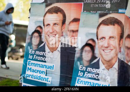 PARIS, FRANKREICH - 31. MÄRZ 2017 : Plakate für den Wahlkampf von Emmanuel Macron für die französischen Präsidentschaftswahlen 2017. Stockfoto