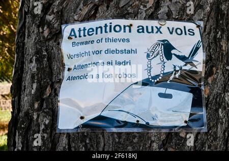 Schild Warnung vor Dieben an der Forteresse de Salses, Südfrankreich Stockfoto