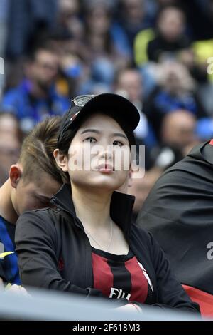 Der Fußballfan des chinesischen AC Milan im fußballstadion san siro in Mailand. Italien. Stockfoto