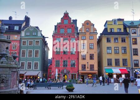 Mittelalterliche bunte Gebäude in Stortorget Platz, Gamla Stan (Altstadt), Stadsholmen, Stockholm, Schweden Stockfoto