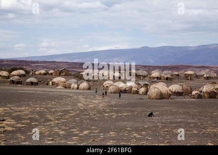 Die Hütten des Turkana-Volkes Turkana ist ein nilotisches Volk Heimisch im Turkana County im Nordwesten Kenias Stockfoto