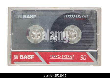 Krasnodar, Russland - 11. März 2021: Eine alte zerkratzte BASF-Audiokassette in einer Podkassette isoliert auf weißem Hintergrund Stockfoto