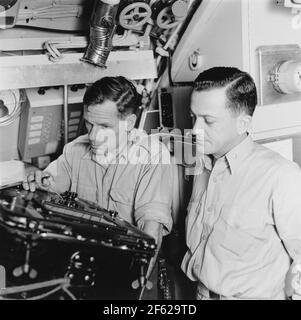 USS Nautilus, Commander Anderson und Dr. Waldo Lyon, 1958 Stockfoto