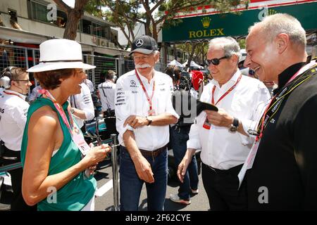 STOLL Jerome (fr) Renault Sport F1 Teamchef Ambiance Portrait BOLLORE Thierry (Fra) Renault Sport F1 Teamdirektor délégué à la compétitivité Delegierter Direktor für Wettbewerbsfähigkeit Ambiance Portrait Dieter Zetsche principale PDG & CEO de Daimler während der Formel-1-Weltmeisterschaft 2017, Großer Preis von Monaco vom 28th. Mai in Monte Carlo - Foto DPPI Stockfoto