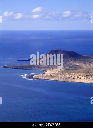 Isla Graciosa vom Aussichtspunkt Mirador del Río, Risco de Famara, Lanzarote, Kanarische Inseln, Königreich Spanien Stockfoto