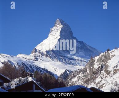 Matterhorn Mountain im Winterschnee, Zermatt, Wallis, Schweiz Stockfoto