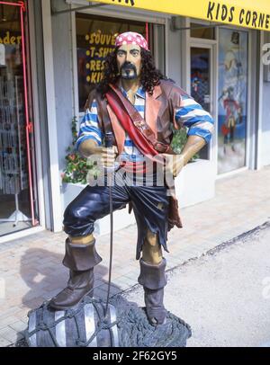 Captain Morgan Rum Piratenfigur außerhalb Duty Free Shop, George Town, Grand Cayman, Cayman Inseln, Karibik Stockfoto