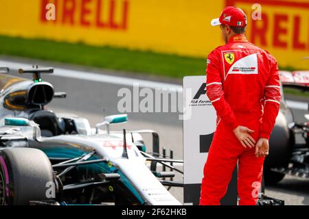 VETTEL Sebastian (ger) Ferrari SF70-H Team scuderia Ferrari, beobachten Lewis Hamilton Mercedes W08 Hybrid EQ Power+ Team Mercedes GP während der Formel 1 Weltmeisterschaft 2017, Belgien Grand Prix vom 25. Bis 27. August in Spa -Francorchamps, Belgien - Foto Florent Gooden / DPPI Stockfoto