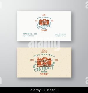Fotografie Schule Retro abstrakten Vektor Logo und Visitenkarte Vorlage. Kamera mit Typografie und schäbigen Texturen. Vintage-Print-Optik. Premium Stock Vektor