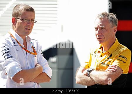 COWELL Andy (gbr) Geschäftsführer Mercedes F1 Team Ambiance Portrait, BELL Bob (gbr) Renault Sport F1 Team Chief Technical Officer Ambiance Portrait 2017 Formel 1 FIA Weltmeisterschaft, Italien Grand Prix, in Monza vom 1. Bis 3. September - Foto Jean Michel Le MEUR / DPPI Stockfoto