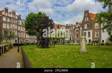 Ein Bild der Begijnhof Hof, ein verstecktes Juwel von Amsterdam. Stockfoto