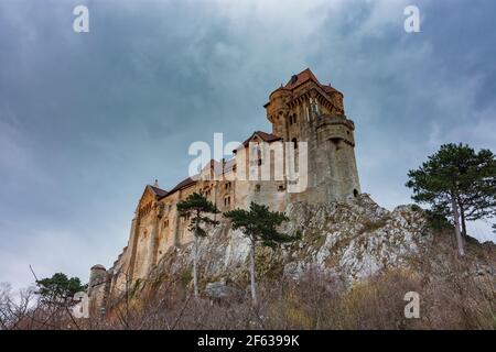 Maria Enzersdorf: Schloss Liechtenstein, Naturpark Föhrenberge in Wienerwald, Wienerwald, Niederösterreich, Niederösterreich, Österreich Stockfoto