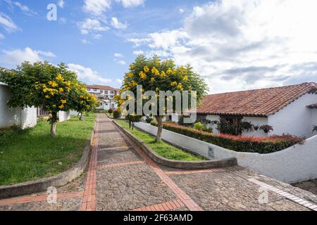 Typische Straße des Dorfes Guatavita, Cundinamarca, Kolumbien Stockfoto