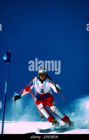 Tamara McKinney (USA) im Slalomlauf der Frauen 1 Bei den Olympischen Winterspielen 1988 Stockfoto