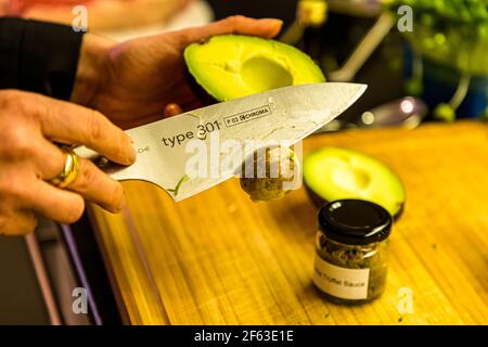 Online-Kochkurs mit dem Küchenchef Song Lee von Das Restaurant Nikkei Nine in Hamburg Stockfoto