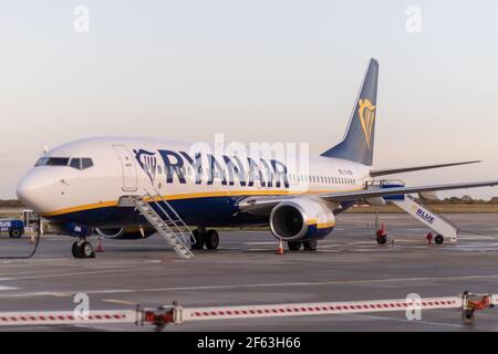 Flugzeug ohne Passagiere am Flughafen Köln-Bonn in Deutschland Stockfoto