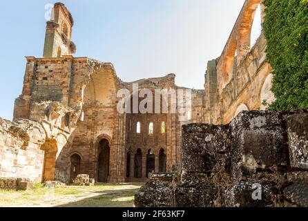 Abtei Moreruela. Ruinen des Zisterzienserklosters Santa María de Moreruela aus dem 12. Jahrhundert in Granja de Moreruela, Zamora. Spanien. Europa. Stockfoto