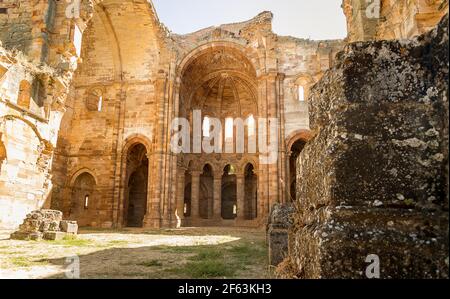 Abtei Moreruela. Ruinen des Zisterzienserklosters Santa María de Moreruela aus dem 12. Jahrhundert in Granja de Moreruela, Zamora. Spanien. Europa. Stockfoto