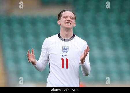 Cardiff, Großbritannien. März 2021, 29th. Louie Barry von England reagiert. U18 Fußball-Länderspiel, Wales gegen England, im Leckwith-Stadion in Cardiff, South Wales am Montag, 29th. März 2021. Redaktionelle Verwendung nur. PIC von Andrew Orchard / Andrew Orchard Sport Fotografie / Alamy Live News Kredit: Andrew Orchard Sport Fotografie / Alamy Live News Stockfoto