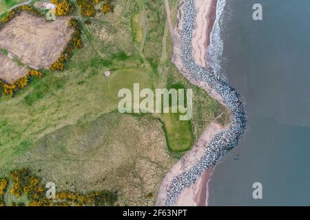 Montrose, Angus, Schottland: Erosion entlang der Küste von montrose, die den fünftältesten Golfplatz der Welt betrifft. Stockfoto