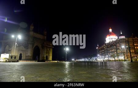 Mumbai, Indien. März 2021, 28th. MUMBAI, INDIEN - MÄRZ 28: Gateway of India verlassen nach einer Nachtruhe zwischen 8:00 Uhr bis 7:00 Uhr trat in Kraft, am 28. März 2021 in Mumbai, Indien. (Foto: Anshuman Poyrekar/Hindustan Times/Sipa USA) Quelle: SIPA USA/Alamy Live News Stockfoto