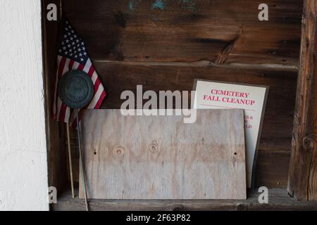 Gefunden in den antiken Pferdeschuppen im historischen Jaffrey, NH, USA. Diese Schuppen boten Unterkunft für Gemeindemitglieder und Stadtbewohner, während in der Kirche, Meetin Stockfoto