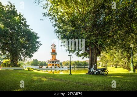 Tower Withun Thasana oder The Sage Lookout in Bang Pa-in Royal Palace oder der Sommerpalast in Ayutthaya Provinz, Thailand Stockfoto