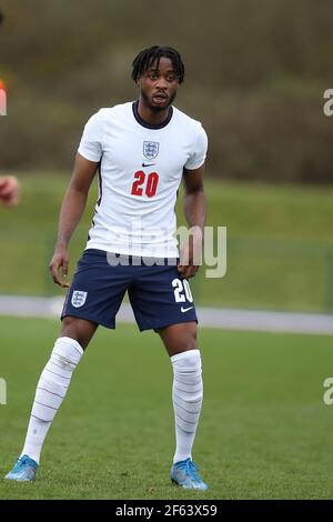 Cardiff, Großbritannien. März 2021, 29th. James Balagizi von England U18 schaut auf. U18 Fußball-Länderspiel, Wales gegen England, im Leckwith-Stadion in Cardiff, South Wales am Montag, 29th. März 2021. Redaktionelle Verwendung nur. PIC von Andrew Orchard / Andrew Orchard Sport Fotografie / Alamy Live News Kredit: Andrew Orchard Sport Fotografie / Alamy Live News Stockfoto