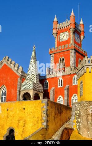 Der Pena-Palast in der Gemeinde Sintra in Portugal Stockfoto