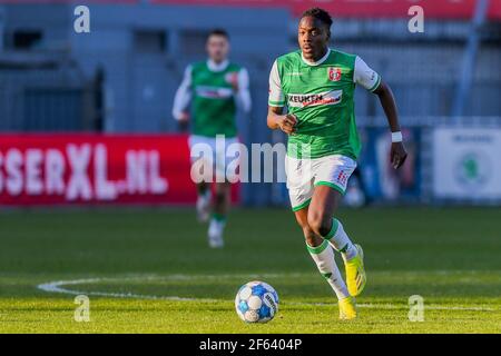 DORDRECHT, NIEDERLANDE - MÄRZ 29: Richie Musaba vom FC Dordrecht während des Keuken Kampioen Competitie-Matches zwischen FC Dordrecht und Telstar in Riwal Stockfoto