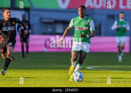 DORDRECHT, NIEDERLANDE - MÄRZ 29: Richie Musaba vom FC Dordrecht während des Keuken Kampioen Competitie-Matches zwischen FC Dordrecht und Telstar in Riwal Stockfoto