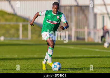 DORDRECHT, NIEDERLANDE - MÄRZ 29: Richie Musaba vom FC Dordrecht während des Keuken Kampioen Competitie-Matches zwischen FC Dordrecht und Telstar in Riwal Stockfoto