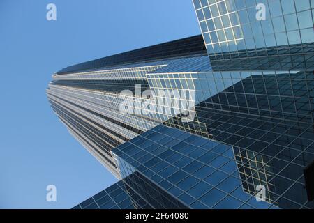 Der Williams Tower in Downtown Houston, Texas in der Nähe. Stockfoto