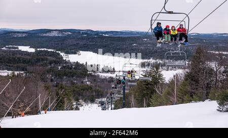 Skifahren auf dem Shawnee Peak, Bridgton, Maine Stockfoto