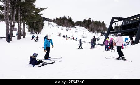 Skifahren auf dem Shawnee Peak, Bridgton, Maine Stockfoto