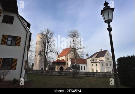 Mindelheim, Deutschland. März 2021, 25th. Die Mindelburg auf dem Georgenberg, erbaut im zwölften Jahrhundert. Die Burg Mindelburg soll künftig erstmals seit 1927 wieder für die breite Öffentlichkeit zugänglich sein. Quelle: Karl-Josef Hildenbrand/dpa/Alamy Live News Stockfoto
