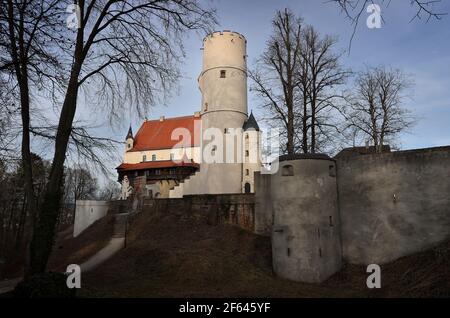 Mindelheim, Deutschland. März 2021, 25th. Die Mindelburg auf dem Georgenberg, erbaut im zwölften Jahrhundert. Die Burg Mindelburg soll künftig erstmals seit 1927 wieder für die breite Öffentlichkeit zugänglich sein. Quelle: Karl-Josef Hildenbrand/dpa/Alamy Live News Stockfoto