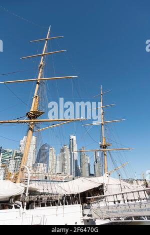 Buenos Aires, Argentinien; 31. Okt 2019: Fragata ARA Presidente Sarmiento Museumsschiff, in Puerto Madero, einem modernen, exklusiven und touristischen Viertel Stockfoto