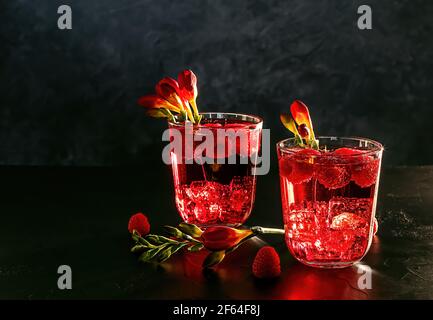 Summer Berry Mocktail Drink. Limonade mit Himbeere und Sodawasser. Stockfoto