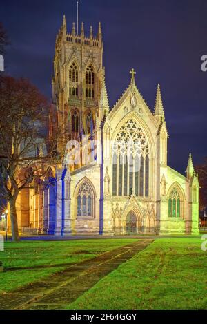 Großbritannien, South Yorkshire, Doncaster, St. George's Church bei Nacht Stockfoto