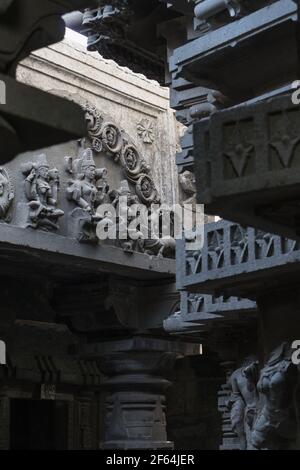 indischer Schnitzkunst-Stil aus dem alten hindu-Tempel in pune indien Stockfoto