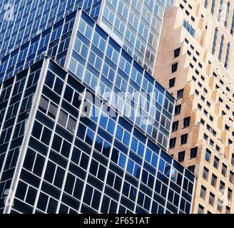 Nahaufnahme des modernen und alten Gebäudes, abstrakter Architektur Hintergrund. Stockfoto