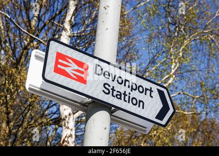 Die Devonport Station Richtungsschild Stockfoto