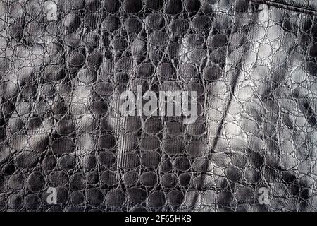 Künstliche schwarze Reptil Leder Textur Hintergrund. Kunstlederstruktur. Stockfoto